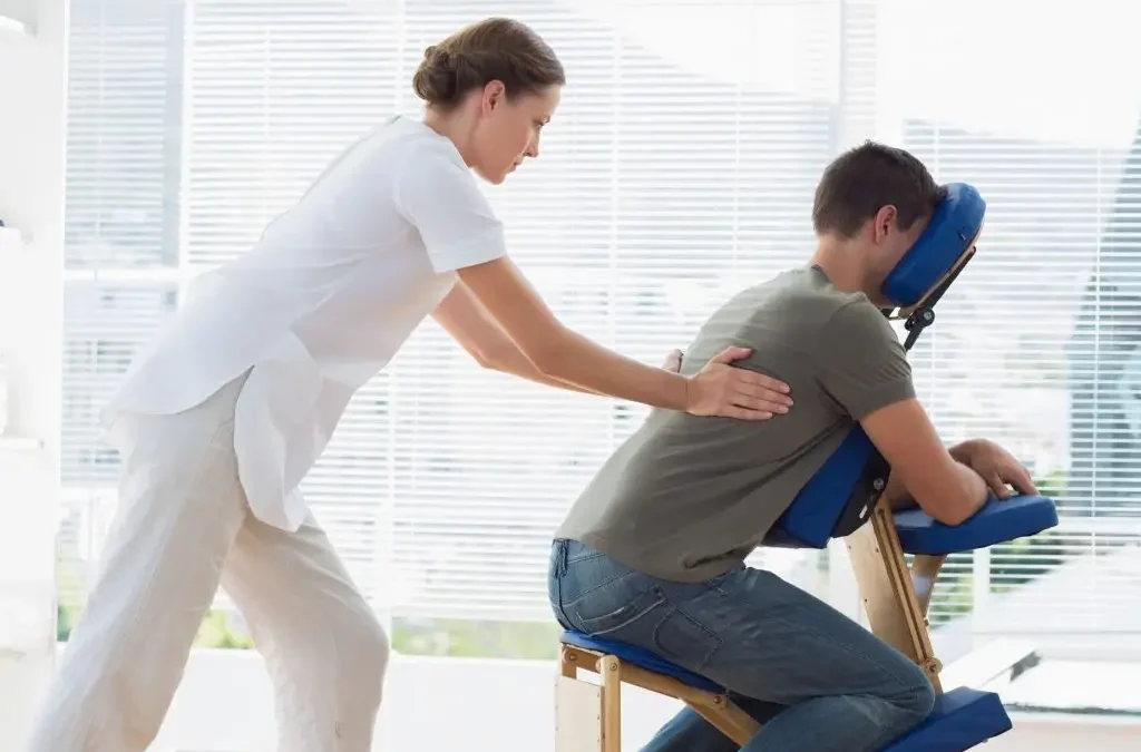 Les bienfaits du massage amma assis en entreprise